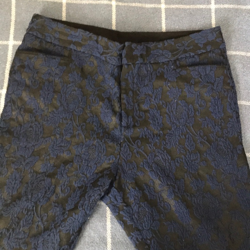 Gorgeous black ankle length pants w brocade